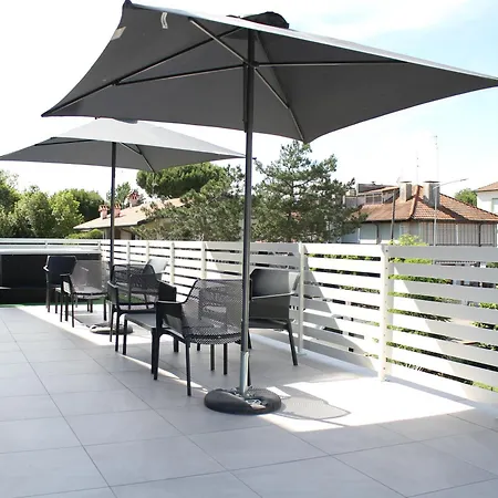 Paradiso Hotel 3*